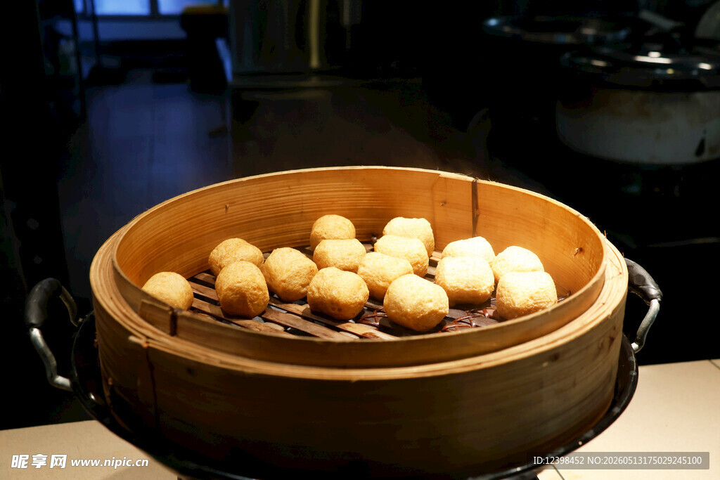 蒸笼里的美味小笼包