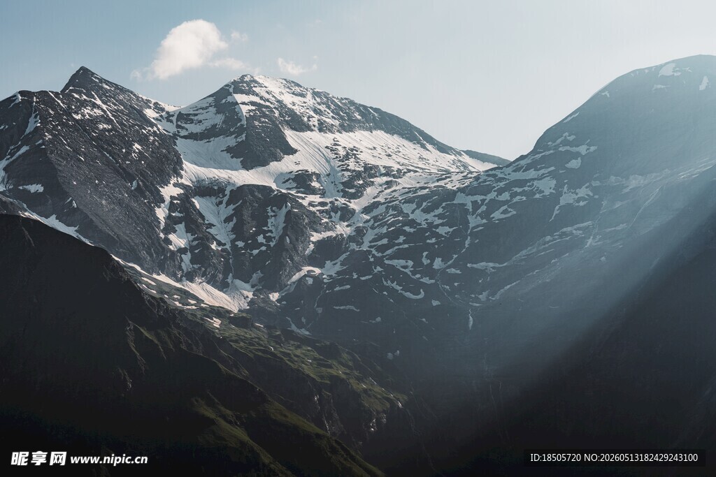壮丽雪山景观