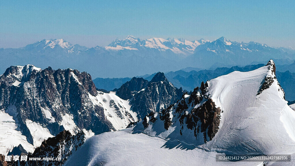 雪山壮丽景致
