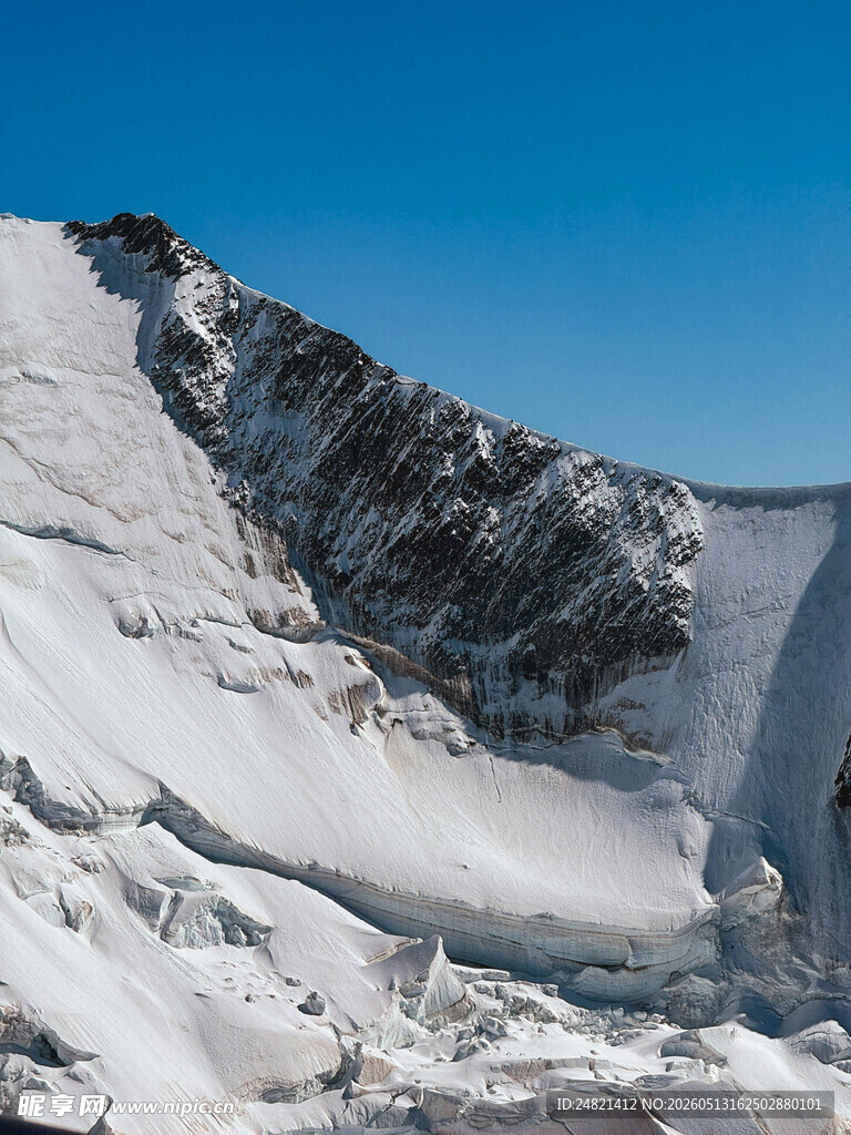 雪山壮丽景致