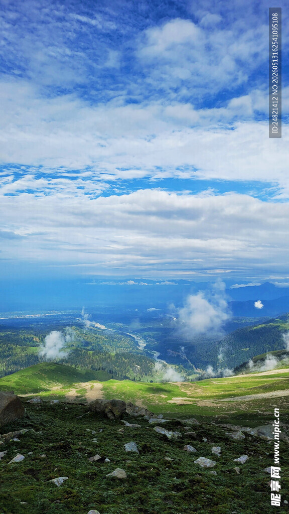 高山云海间的壮阔美景