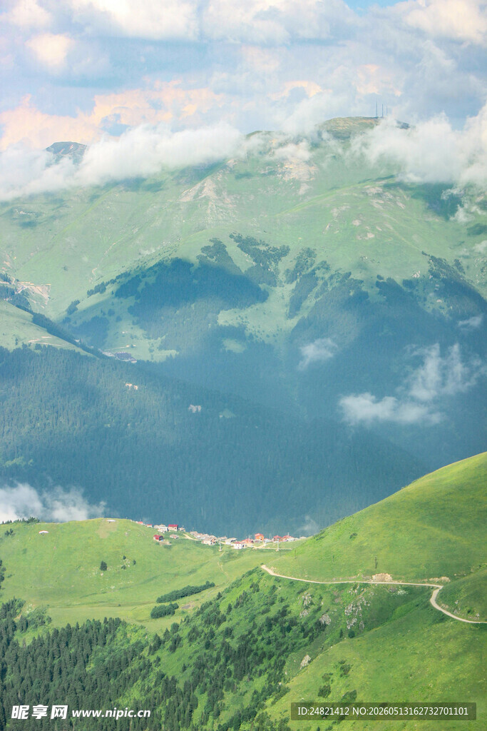 山间翠景