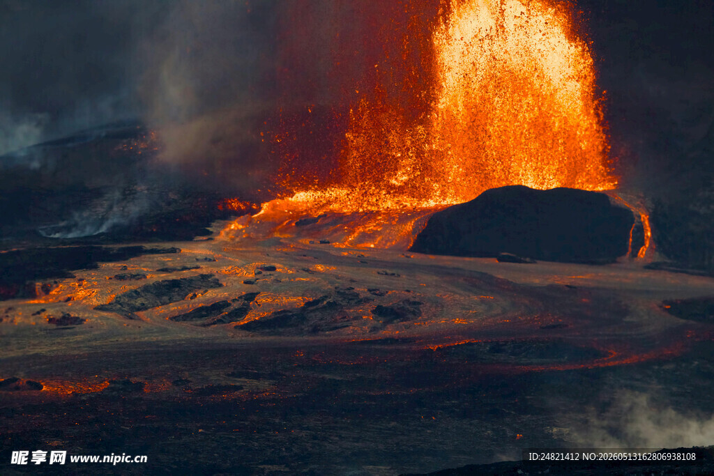 火山喷发震撼瞬间