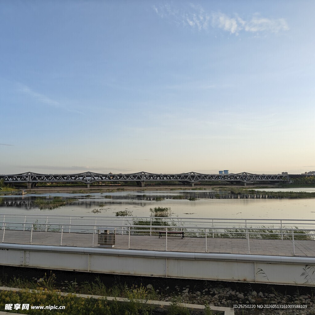 河畔风光美景
