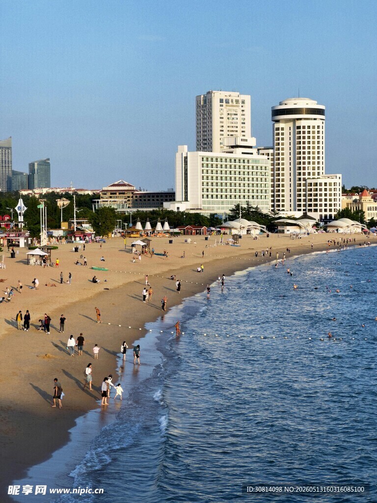 海滨城市美丽沙滩风光