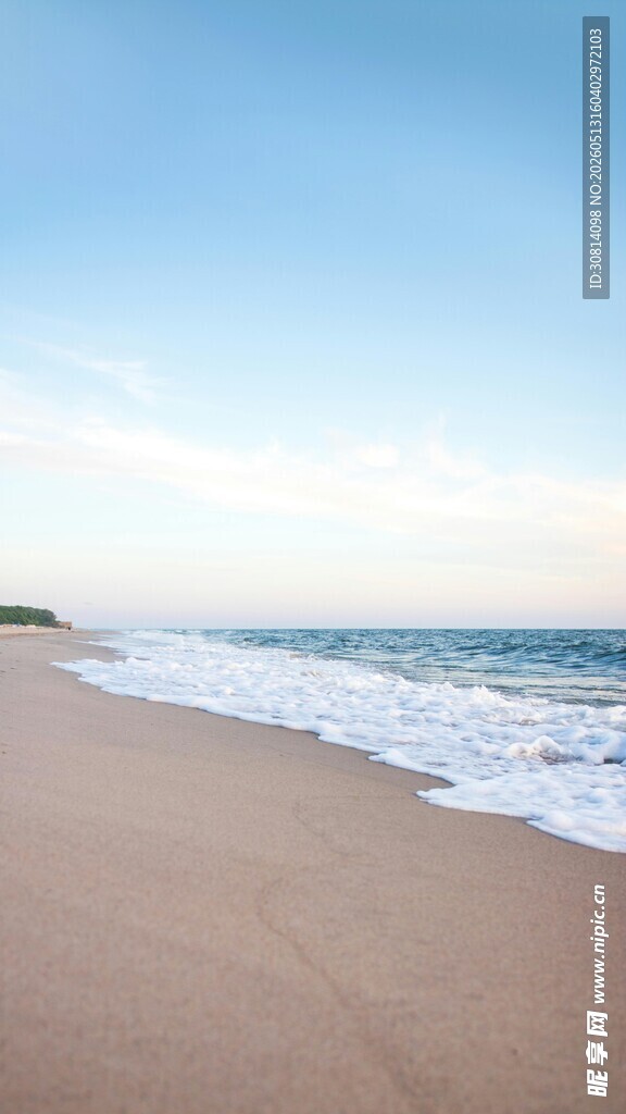 美丽沙滩海浪拍岸