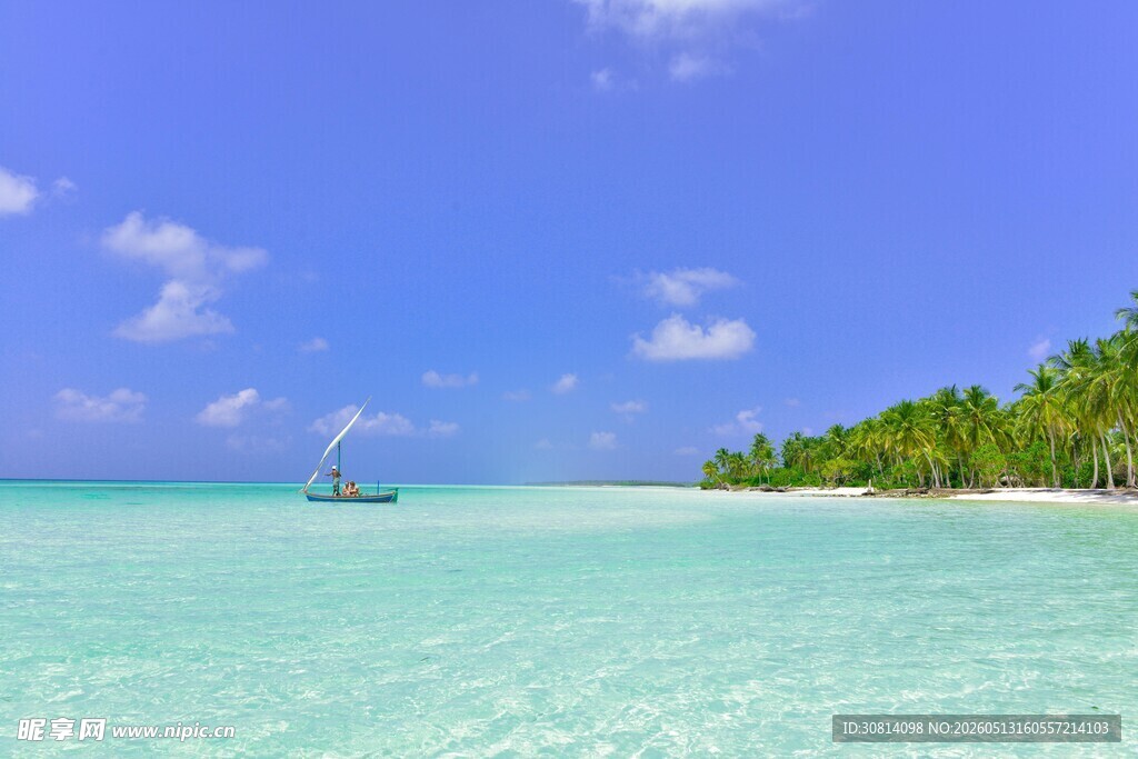 美丽海岛的澄澈海景