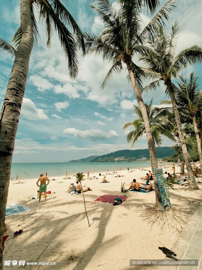 热带海滩度假场景