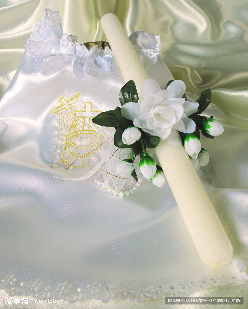 优雅婚礼装饰花束与蜡烛