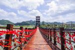 炭河千古情景区红色吊桥 