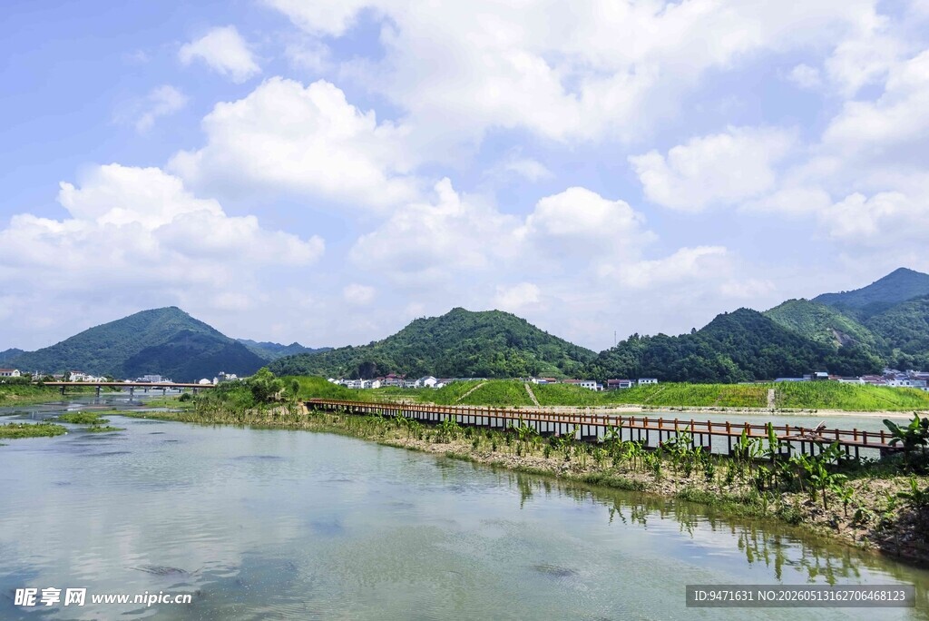 炭河千古情景区秀丽河畔风光