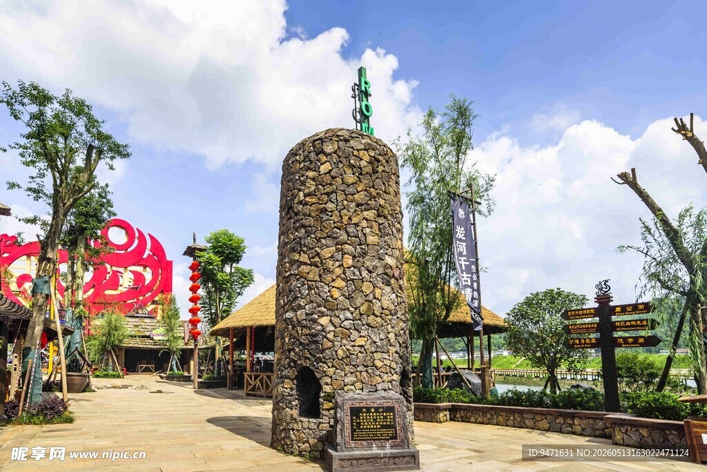 炭河千古情景区独特石塔景观