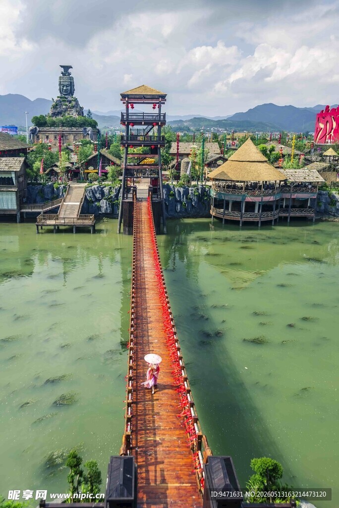 炭河千古情景区水上长桥 