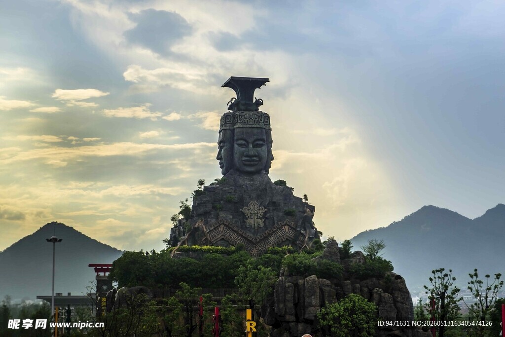 炭河千古情景区大门雕塑