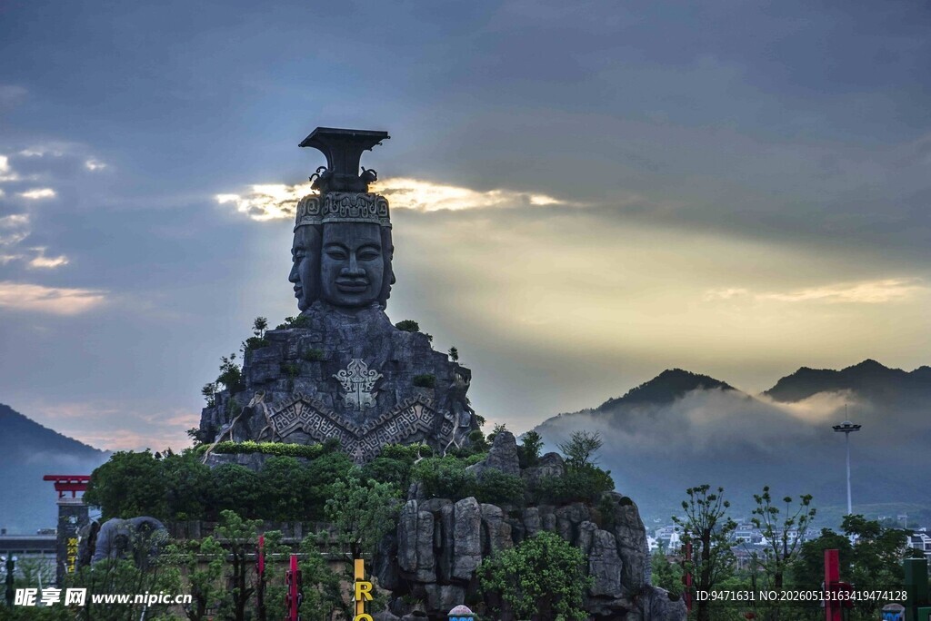 炭河千古情景区大门外景雕塑