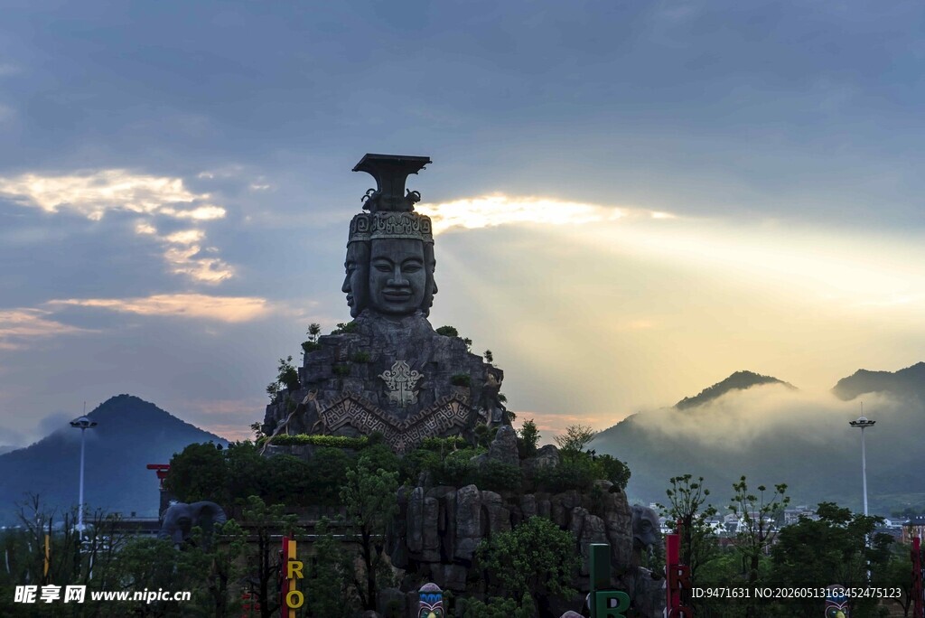 炭河千古情景区大门雕塑外景