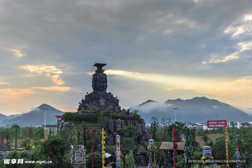炭河千古情景区大门外景