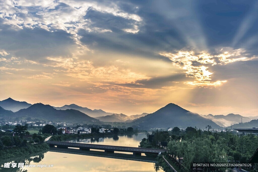 炭河千古情河畔日出美景 
