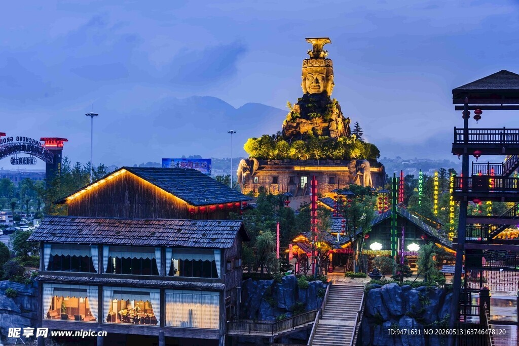 梦幻夜景中的炭河千古情 