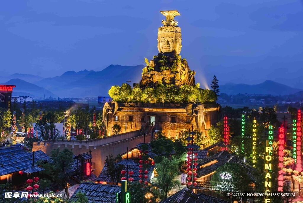 璀璨夜景中的炭河千古情