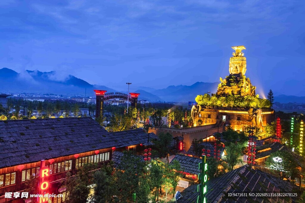 璀璨夜景中的炭河千古情