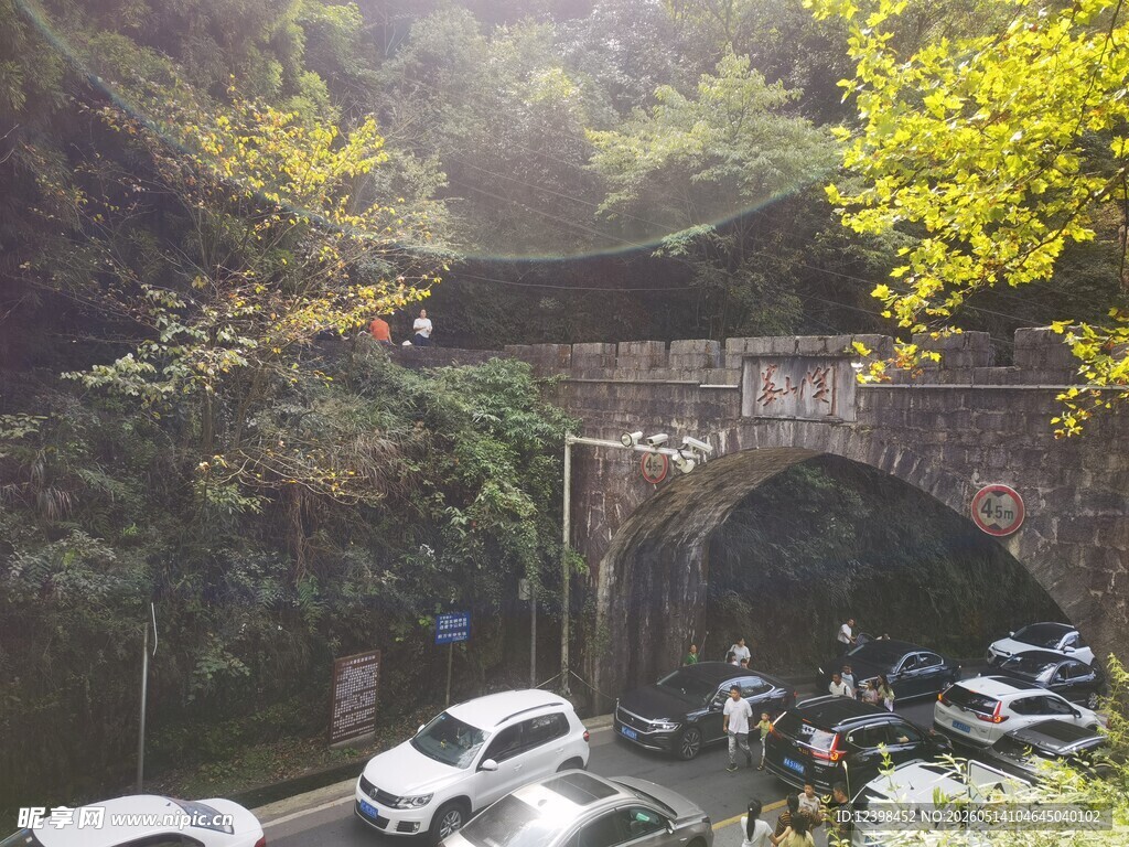 山间石桥