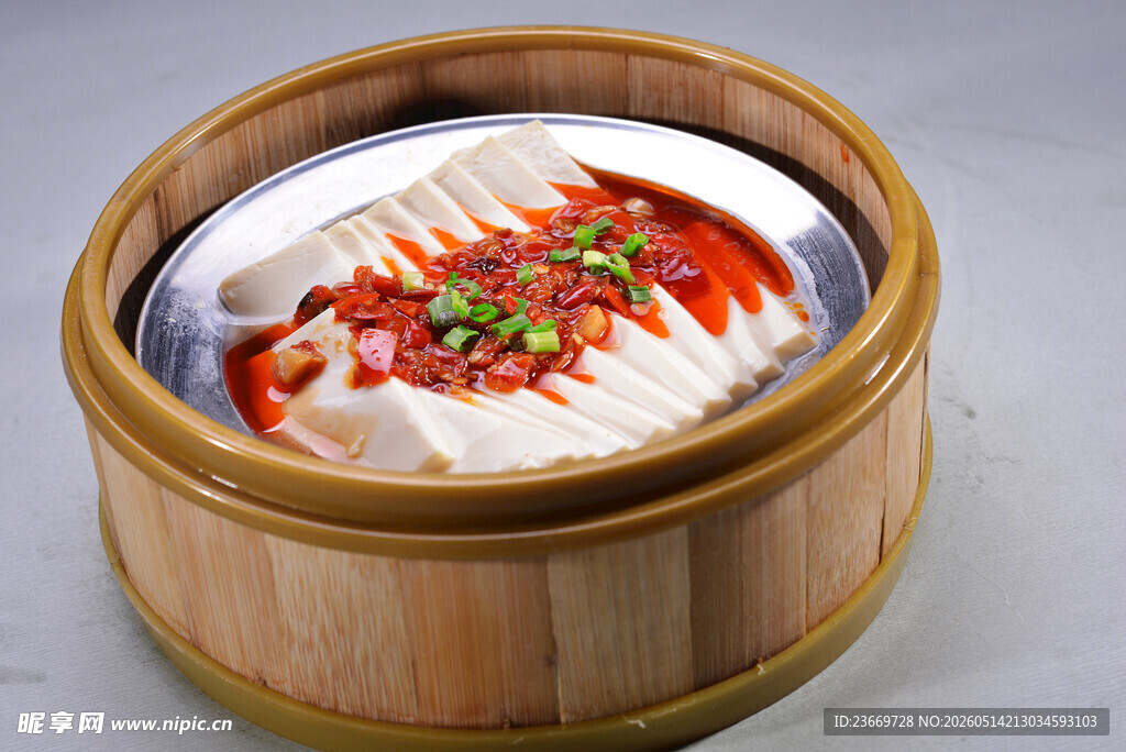 竹制蒸笼里的美味豆腐
