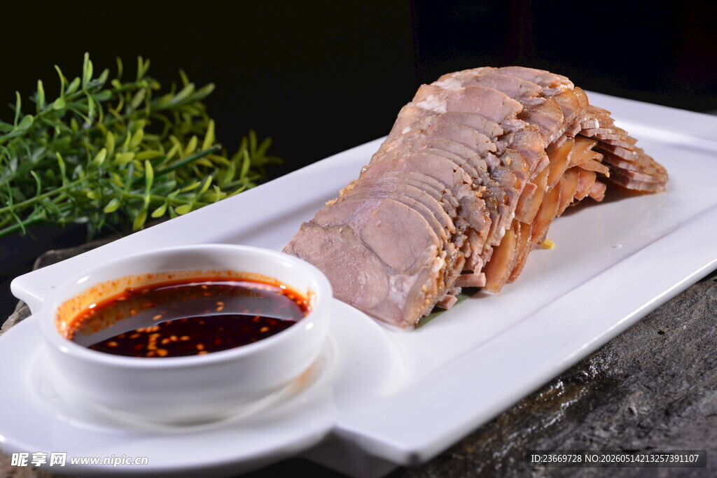 美味酱牛肉配蘸料