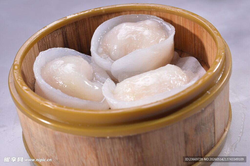 竹制蒸笼里的美味虾饺