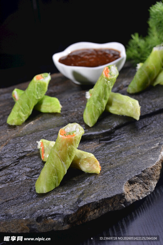 蘸汁蔬菜卷
