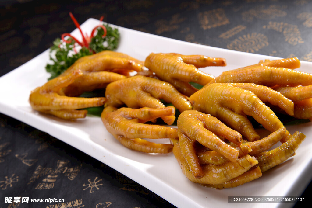 美味油炸鸡爪摆盘精致
