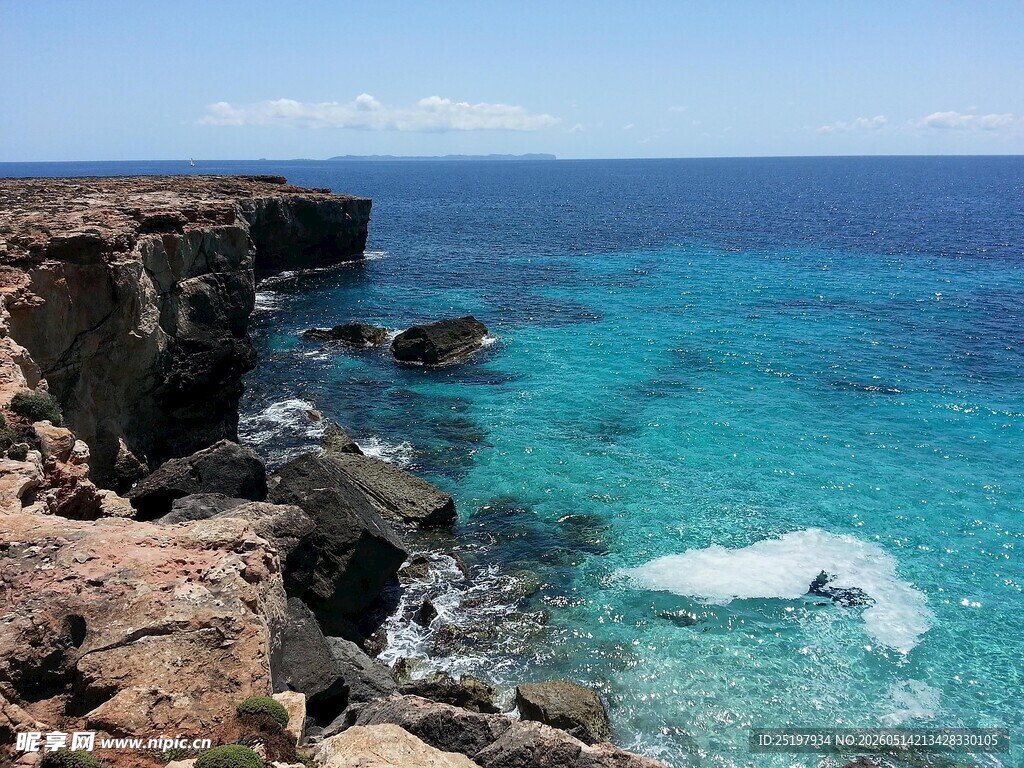碧蓝海水