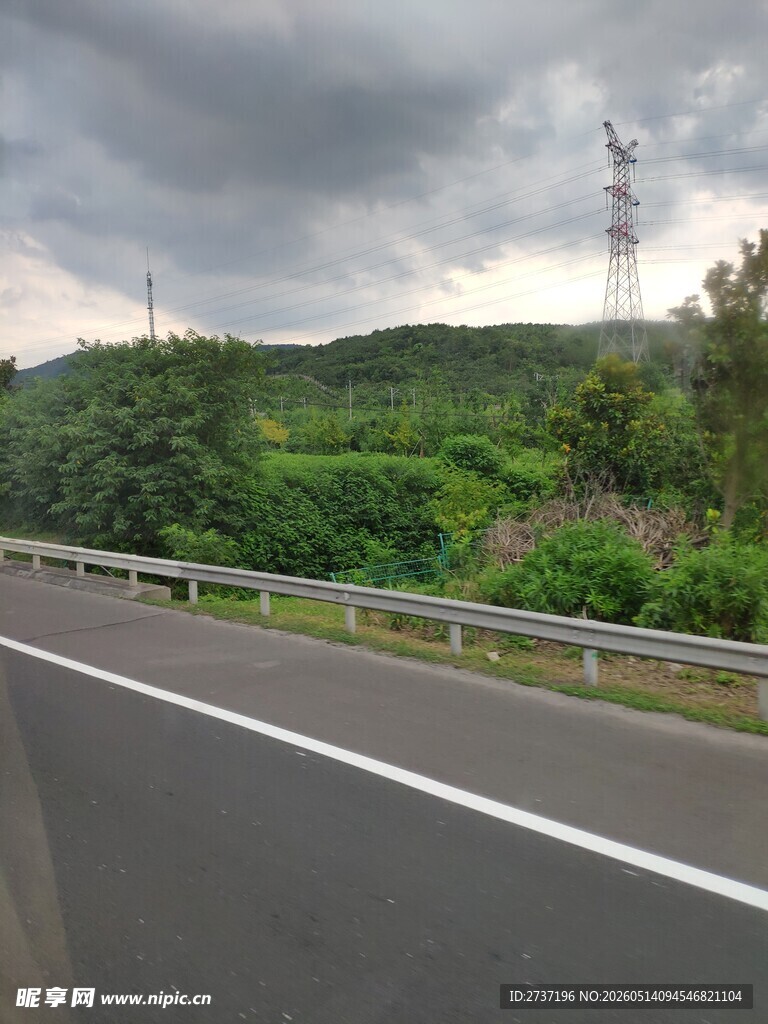 公路旁