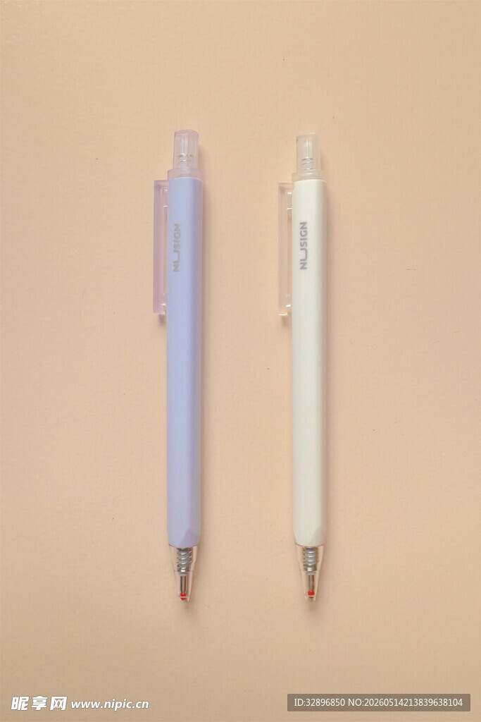 简约双色圆珠笔展示