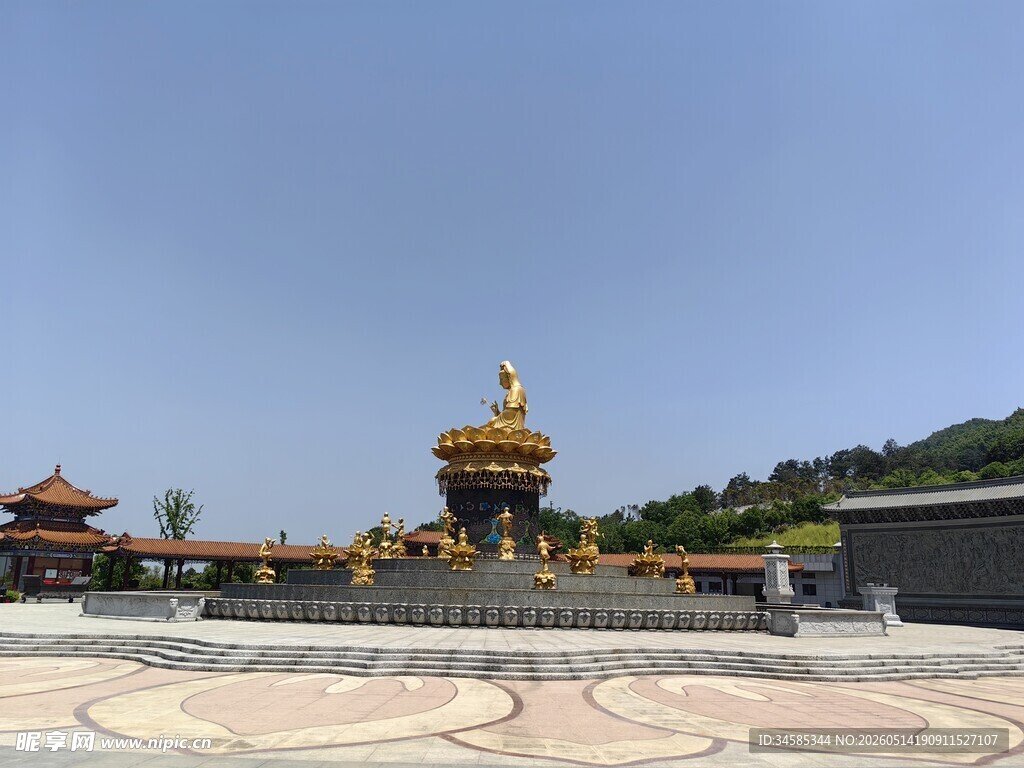 宏伟寺庙建筑群景观