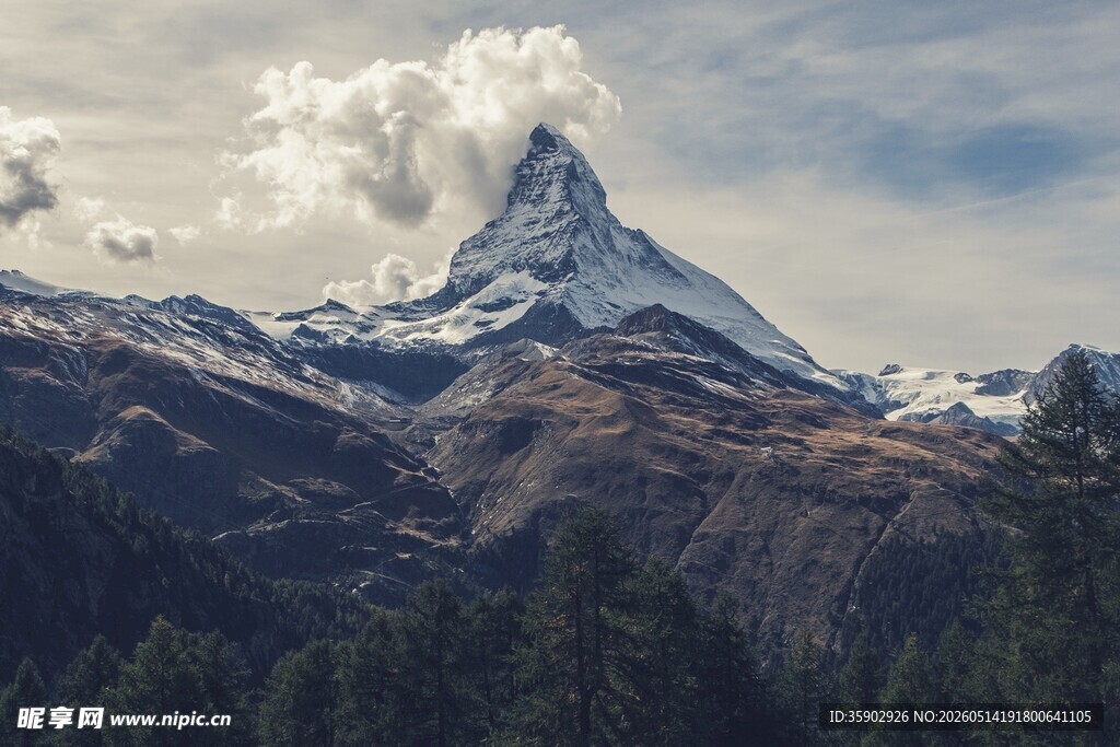 马特洪峰壮丽山景