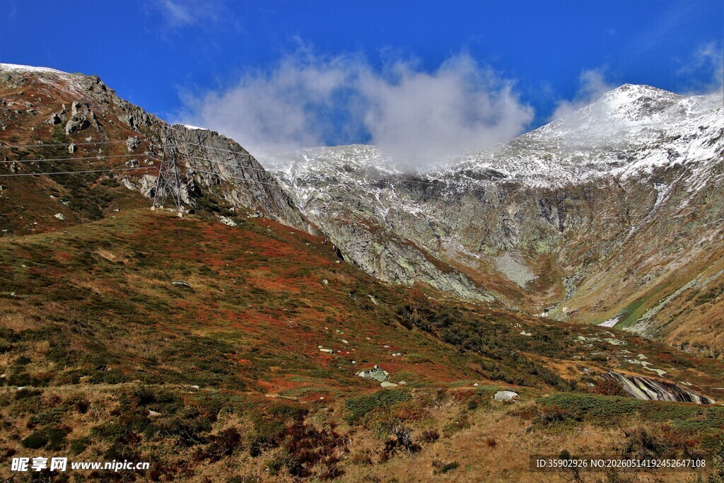 壮丽雪山山谷风景图