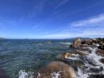 海边礁石  海浪与蓝天美景