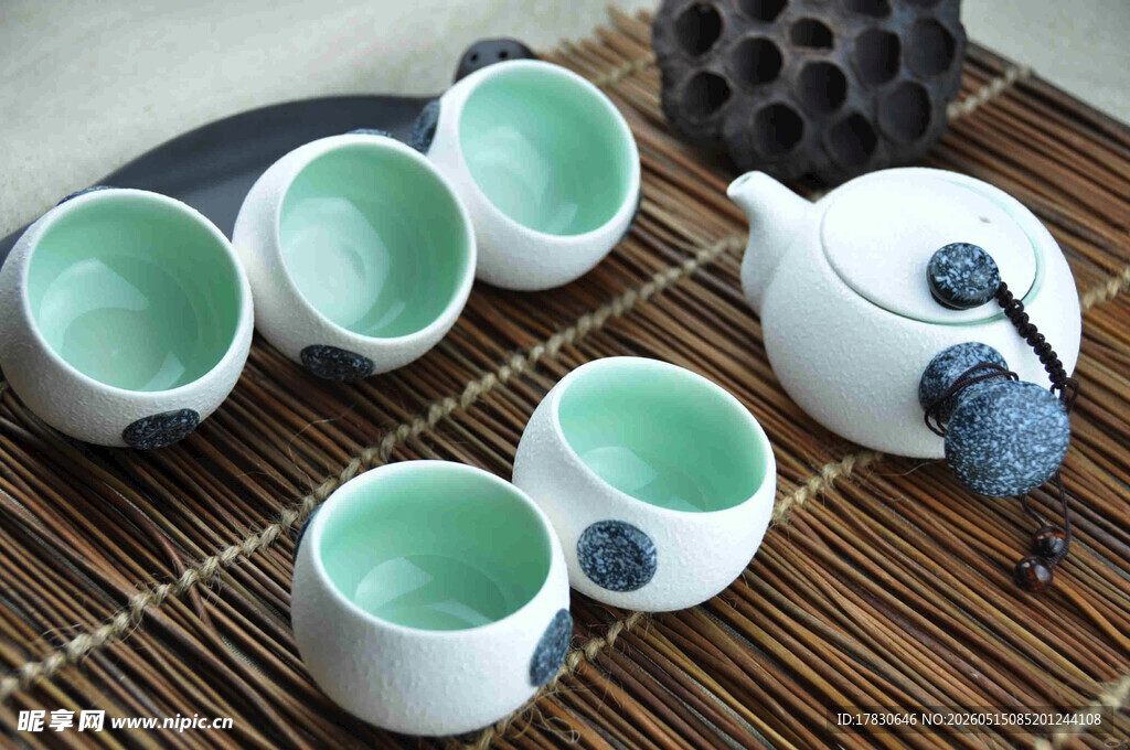 素雅茶具套装尽显中式韵味