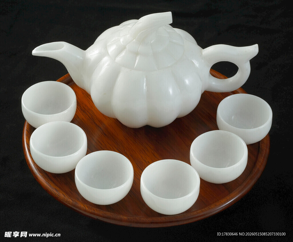 白玉茶具套装雅致尽显