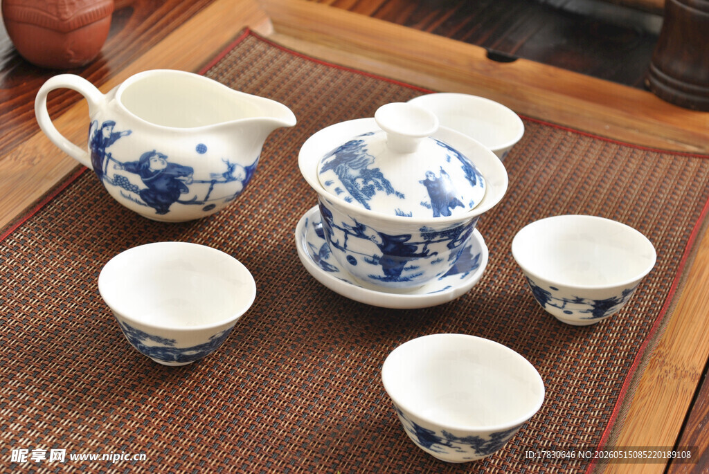 青花瓷茶具套装展示