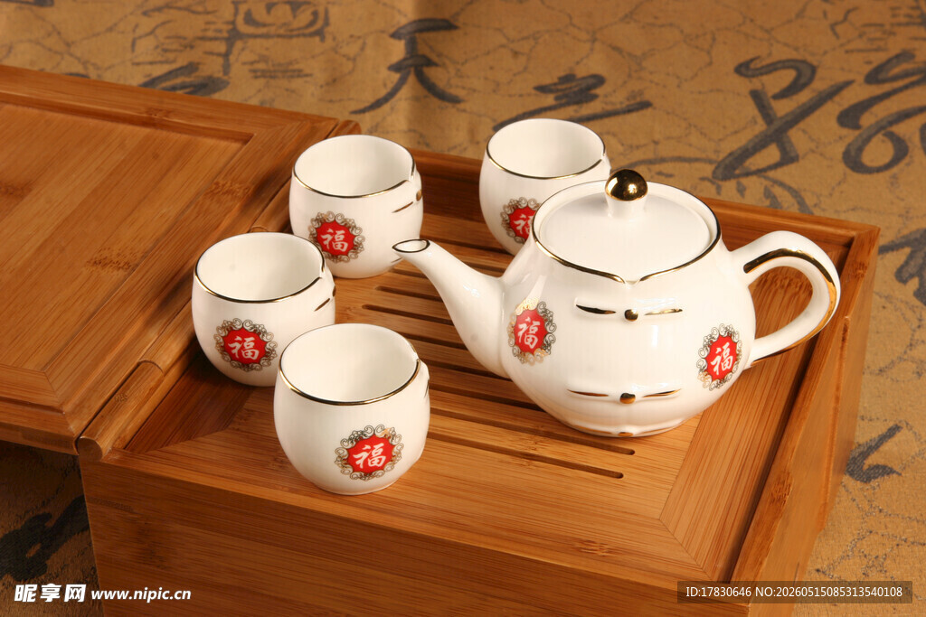 中式精美茶具套装展示