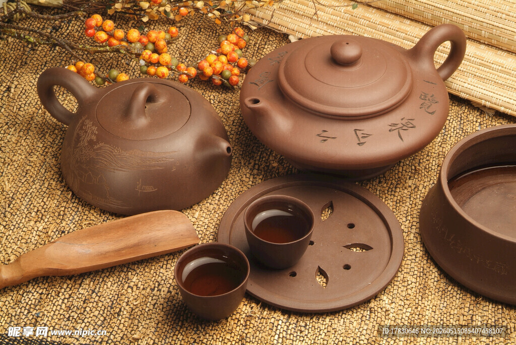古朴茶具组合展示