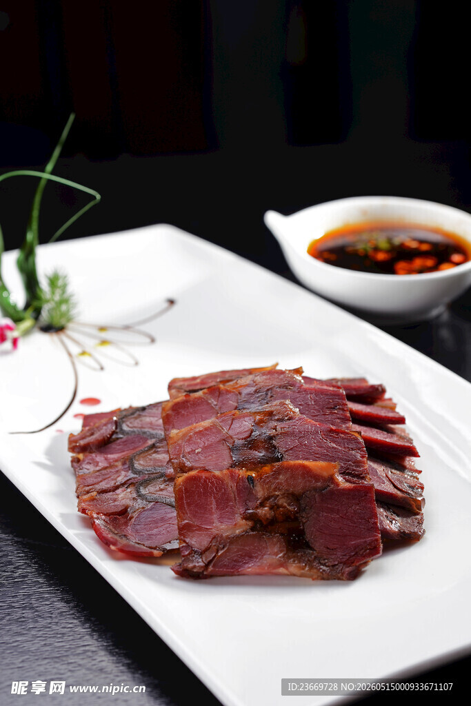 美味酱牛肉摆盘精致