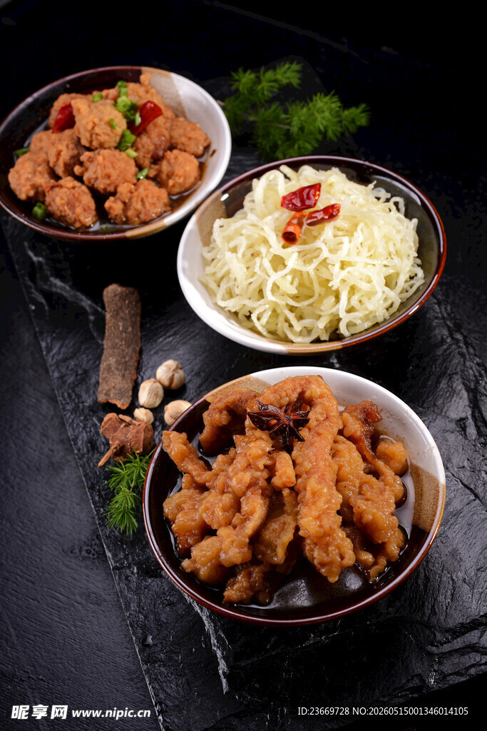 美味小酥肉与面条组合