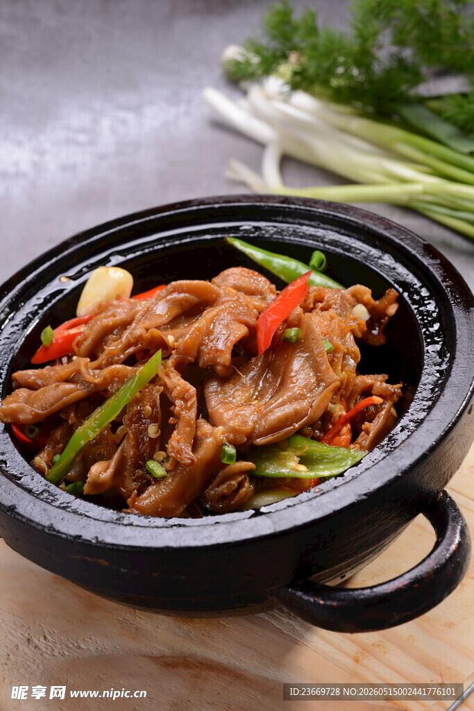 砂锅美味小炒牛肉