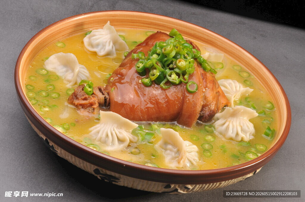 金汤肘子配水饺
