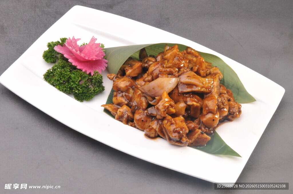 美味炒肉摆盘精致