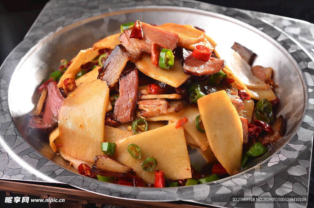美味干锅腊肉土豆片