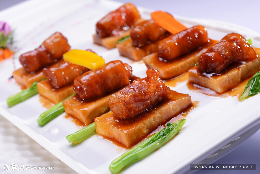 美味排骨蔬菜摆盘佳肴